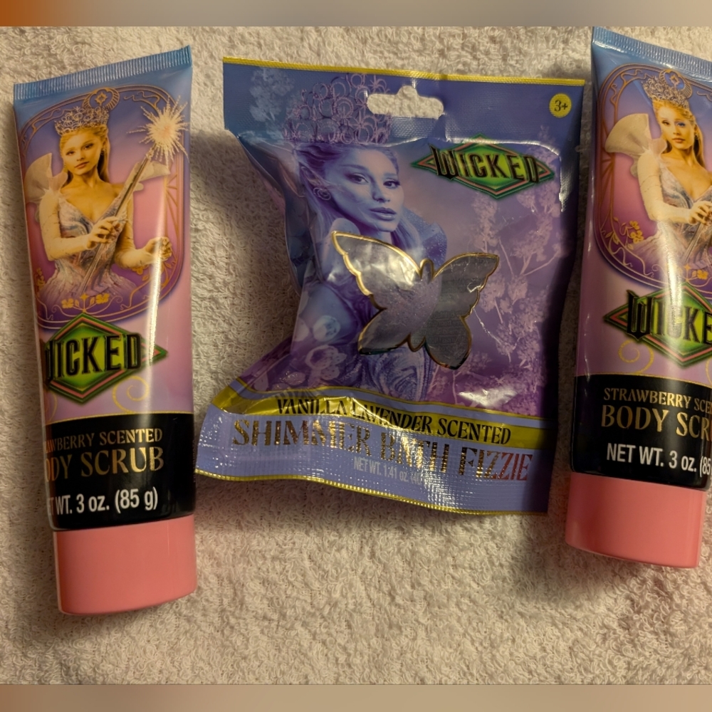 Wicked  Body Scrub and Bath Fizz Set